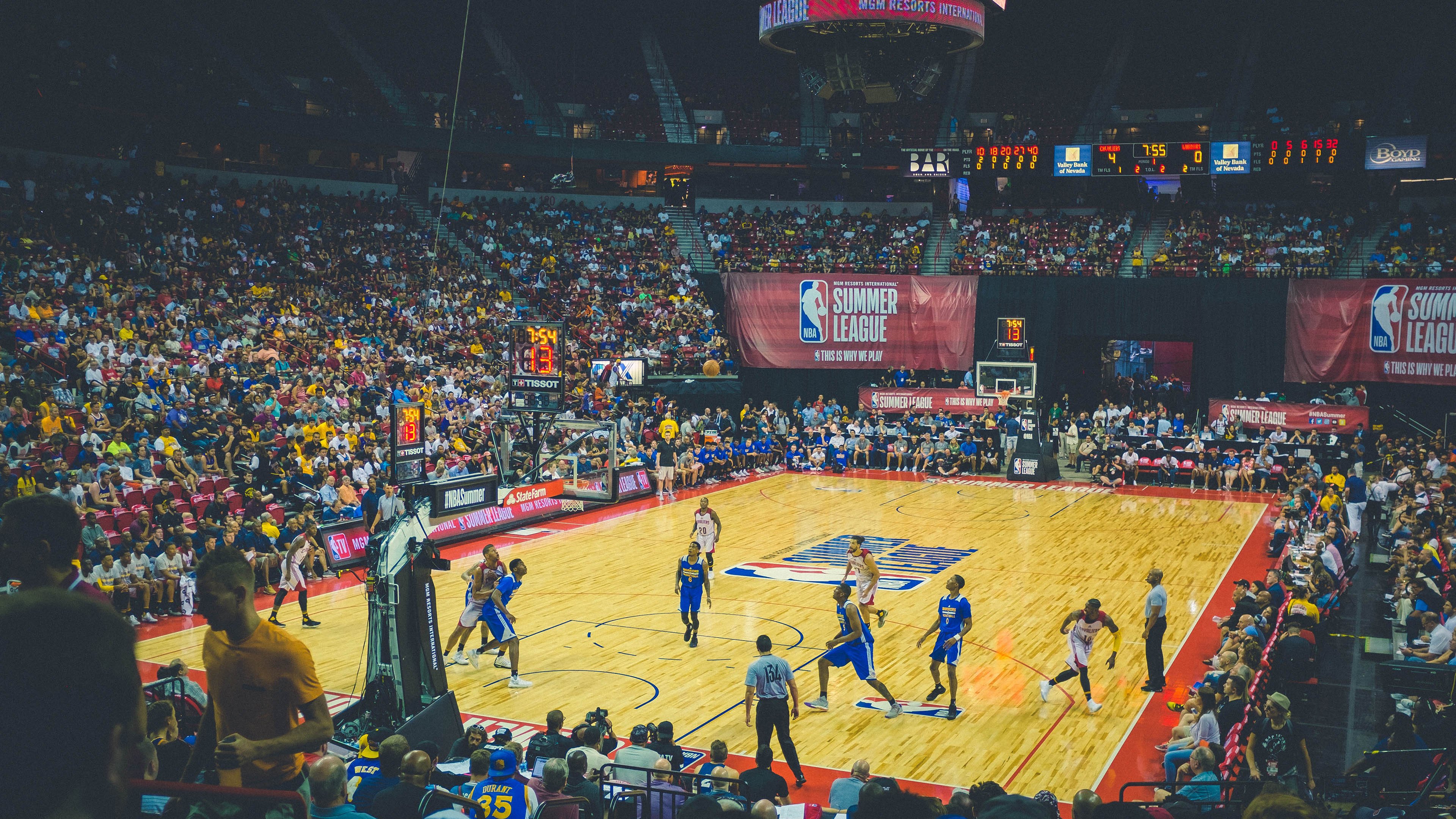 “詹姆斯30+12+8，热搜狂飙，赛场王者风范”，詹姆斯30岁总得分