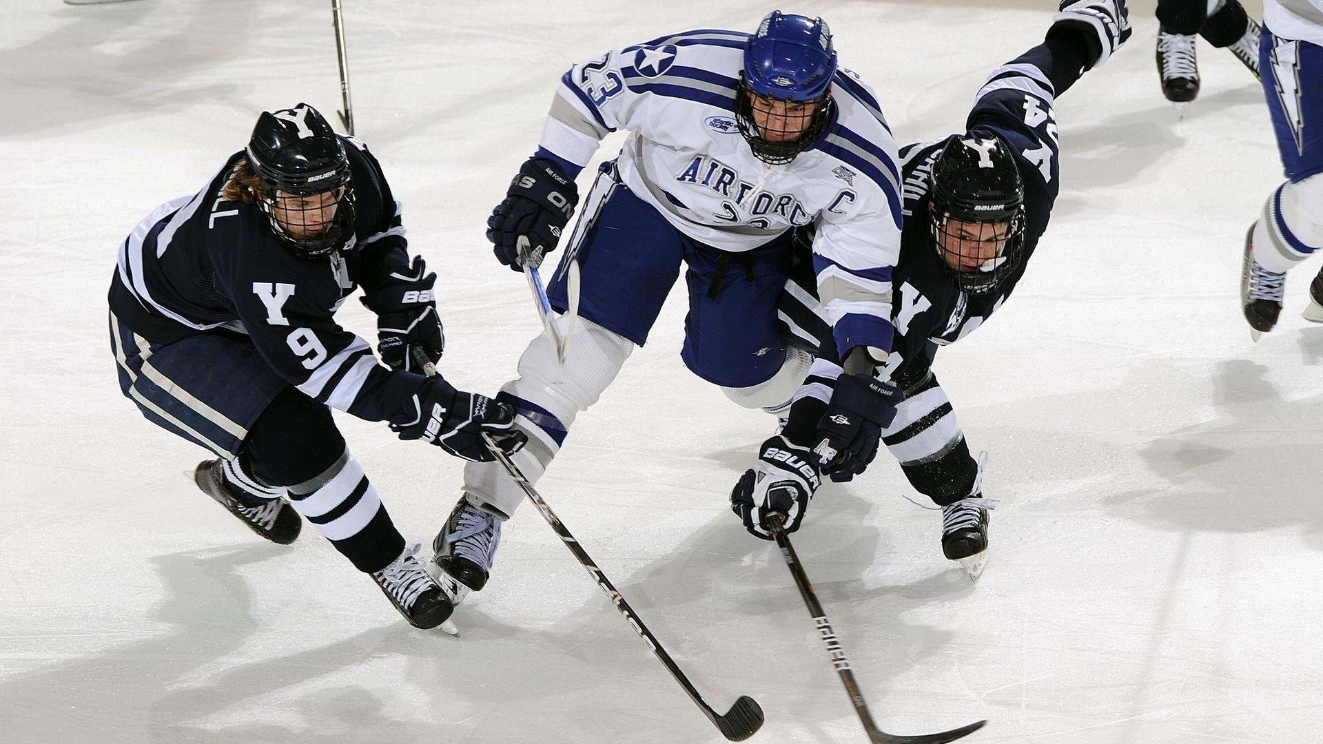 塞内加尔队在巴黎奥运会比赛中多次利用边路进攻，塞内加尔足球运动员